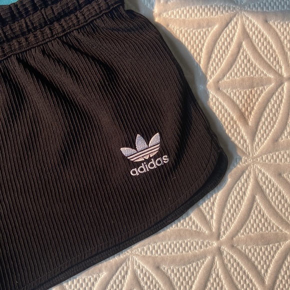 Adidas hot short, atheltic style size small - Picture 3 of 8